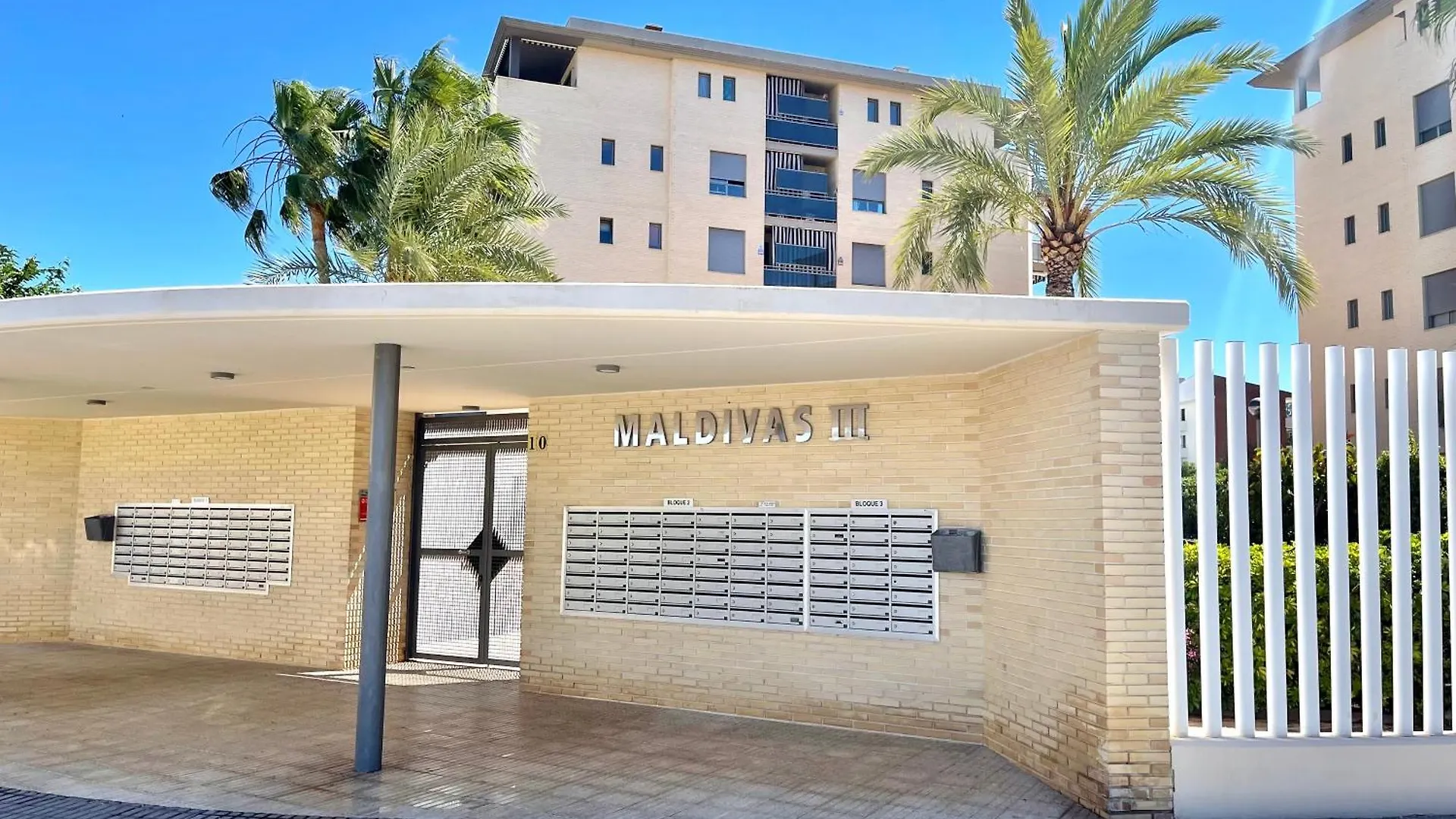 Apartamento En La Pineda Y Parking Apartment